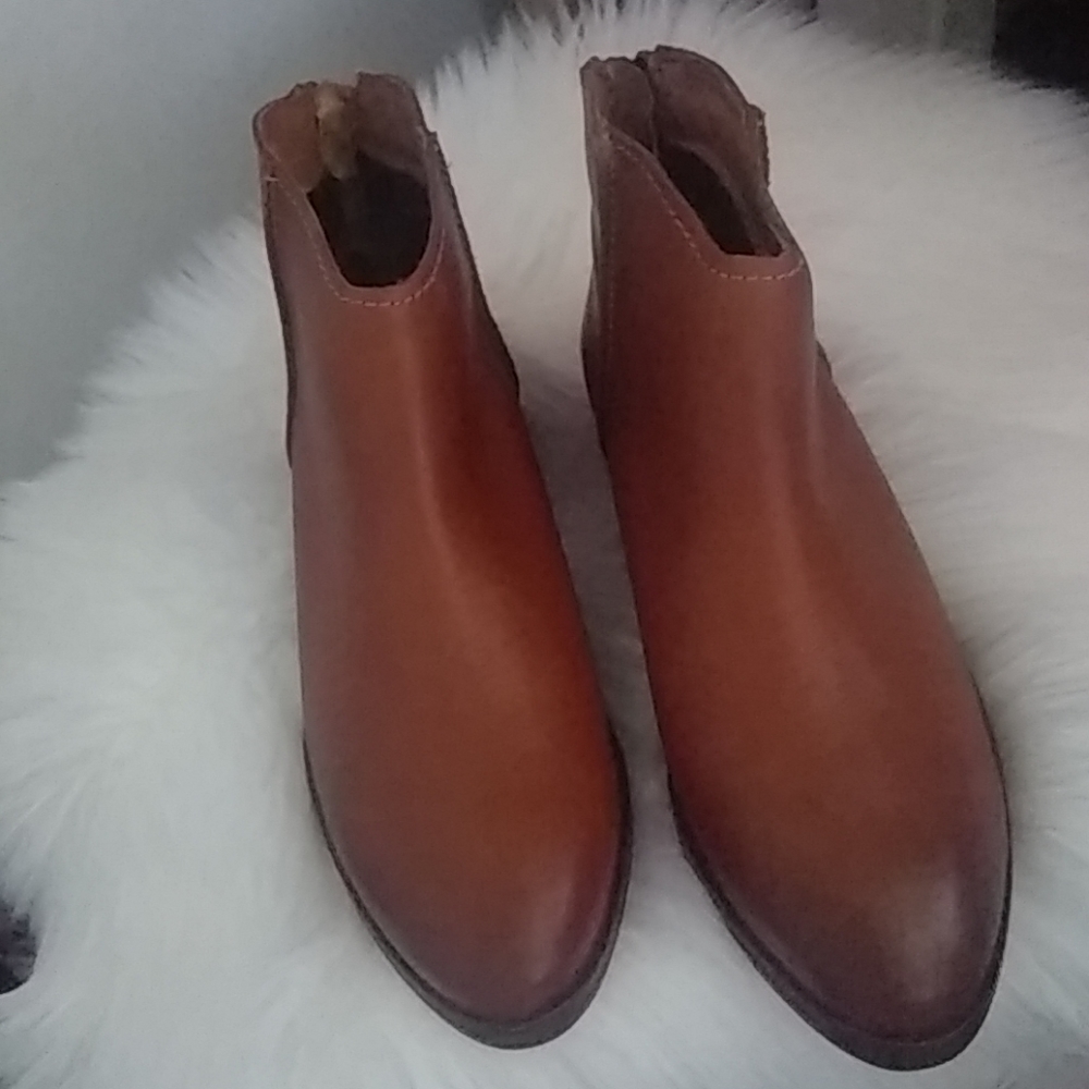 Artisan leather booties. Sze 8.5 New